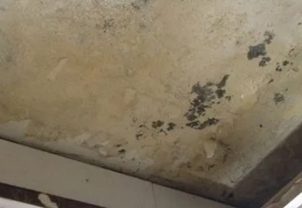 赤峰市阳台漏水维修公司分享下赤峰市卫生间渗水维修需要注意哪些问题。